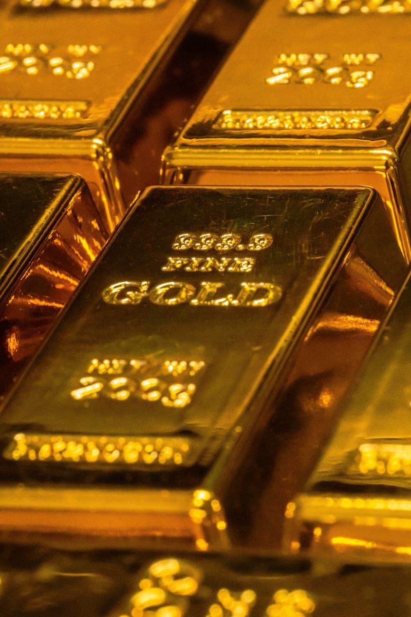 gold-banner